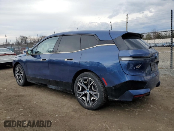 2023 BMW iX xDrive50 z VIN WB523CF0XPCL15501, wystawiony jako Copart lot #46117065 z przebiegiem 14 695 mil mil oraz Szkoda całkowita • Salvage title. Historia ofert i sprzedaży dostępna na DreamBid. Obrazek 2.