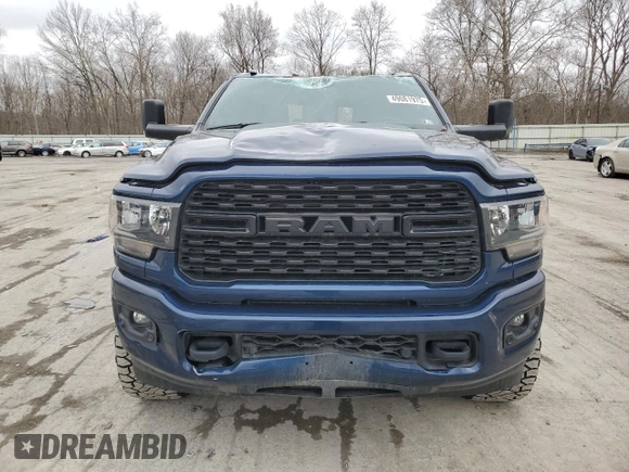 2022 Ram 2500 Big Horn z VIN 3C6UR5ML0NG381738, wystawiony jako Copart lot #49081975 z przebiegiem 19 806 mil mil oraz Szkoda całkowita • Salvage title. Historia ofert i sprzedaży dostępna na DreamBid. Obrazek 5.