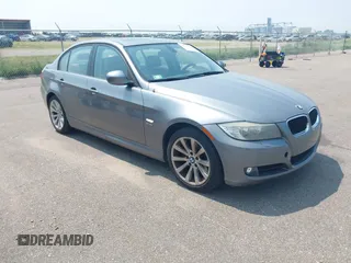 2011 BMW 3 Series 328i xDrive z VIN WBAPK5C53BA662971, wystawiony jako IAAI lot #42876485 z przebiegiem 115 715 mil mil oraz . Historia ofert i sprzedaży dostępna na DreamBid. Obrazek 1.