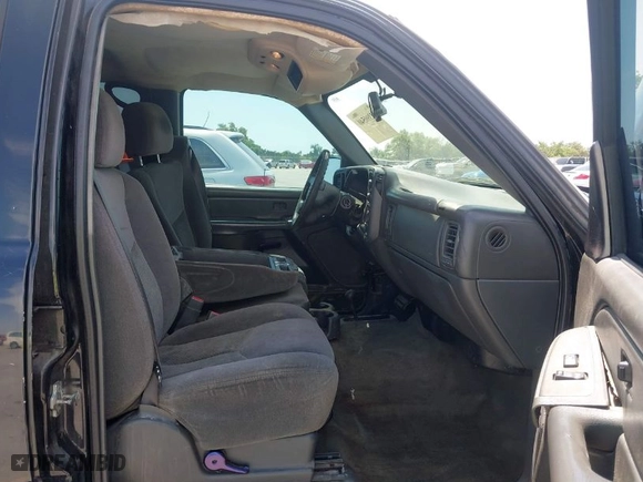 2006 Chevrolet Silverado 1500 LS with VIN 2GCEK13V561331599, listed as a IAAI auction lot 41990540 with 364,675 mi miles. Bid and sale history available at carsss.com. Image 5.