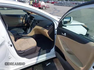 2013 Hyundai Sonata GLS z VIN 5NPEB4AC0DH566586, wystawiony jako IAAI lot #42329993 z przebiegiem 118 089 mil mil oraz . Historia ofert i sprzedaży dostępna na DreamBid. Obrazek 5.