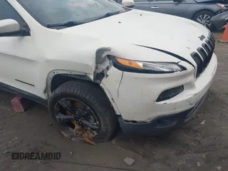 2018 Jeep Cherokee Limited with VIN 1C4PJMDB8JD613833, listed as a IAAI auction lot 40831461 with 134,497 mi miles. Bid and sale history available at carsss.com. Image 6.