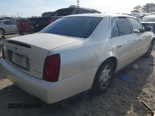 2002 Cadillac DeVille z VIN 1G6KD54Y72U218221, wystawiony jako IAAI lot #41842554 z przebiegiem 117 430 mil mil oraz . Historia ofert i sprzedaży dostępna na DreamBid. Obrazek 4.