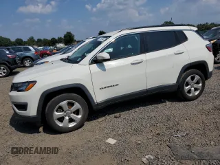 2019 Jeep Compass Latitude z VIN 3C4NJDBB4KT704264, wystawiony jako Copart lot #67137964 z przebiegiem 58 018 mil mil oraz Szkoda całkowita • Salvage title. Historia ofert i sprzedaży dostępna na DreamBid. Obrazek 1.