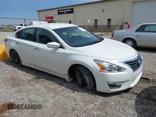 2014 Nissan Altima SV with VIN 1N4AL3AP4EN369324, listed as a IAAI auction lot 41919810 with 199,873 mi miles and . Bid and sale history available at carsss.com. Image 1.