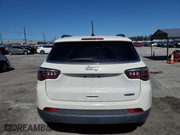 2021 Jeep Compass Altitude z VIN 3C4NJCBB4MT571230, wystawiony jako Copart lot #49747365 z przebiegiem 63 392 mil mil oraz Szkoda całkowita • Salvage title. Historia ofert i sprzedaży dostępna na DreamBid. Obrazek 6.