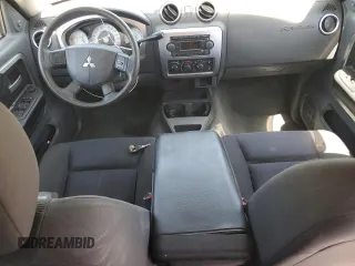 2006 Mitsubishi Raider Duro Cross z VIN 1Z7HC38N36S540424, wystawiony jako Copart lot #61032655 z przebiegiem 285 566 mil mil oraz Czysty tytuł • Clean title. Historia ofert i sprzedaży dostępna na DreamBid. Obrazek 8.