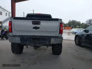 2010 Chevrolet Silverado 1500 LT with VIN 3GCRKSE30AG290298, listed as a IAAI auction lot 41657081 with 175,686 mi miles. Bid and sale history available at carsss.com. Image 16.