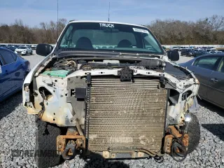 2000 Ford Super Duty F-250 XL with VIN 1FTNF21F6YEE07189, listed as a Copart auction lot 88033105 with 255,739 mi miles and Salvage Title. Bid and sale history available at carsss.com. Image 5.