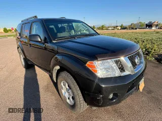 2012 Nissan Pathfinder SV z VIN 5N1AR1NB2CC637545, wystawiony jako Copart lot #56882055 z przebiegiem 251 922 mil mil oraz Tytuł czysty. Historia ofert i sprzedaży dostępna na DreamBid. Obrazek 1.