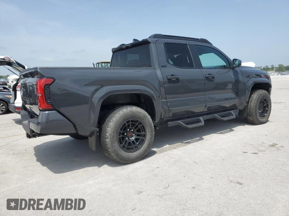 2024 Toyota Tacoma SR5 z VIN 3TMLB5JN6RM058039, wystawiony jako Copart lot #57168865 z przebiegiem 1 859 mil mil oraz Czysty tytuł • Clean title. Historia ofert i sprzedaży dostępna na DreamBid. Obrazek 3.