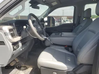 2024 Ford F-350 XL z VIN 1FT8W3DT0REE02530, wystawiony jako Copart lot #55286245 z przebiegiem 27 008 mil mil oraz Szkoda całkowita • Salvage title. Historia ofert i sprzedaży dostępna na DreamBid. Obrazek 7.