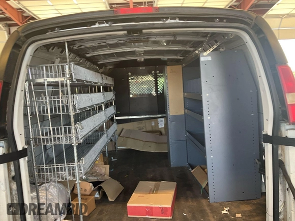 2012 Chevrolet Express Cargo z VIN 1GCSGAFX6C1142768, wystawiony jako IAAI lot #42529979 z przebiegiem 250 449 mil mil oraz . Historia ofert i sprzedaży dostępna na DreamBid. Obrazek 12.
