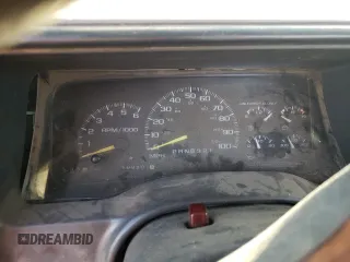 2000 GMC Sierra 1500 with VIN 1GTGC24R5YR198477, listed as a Copart auction lot 76717374 with 109,201 mi miles and Salvage Title. Bid and sale history available at DreamBid. Image 9.