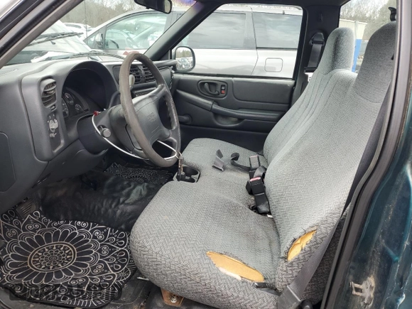 1998 GMC Sonoma with VIN 1GTCS1443W8522531, listed as a Copart auction lot 50527175 with 120,687 mi miles and Salvage Title. Bid and sale history available at carsss.com. Image 7.