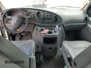 2004 Ford Econoline Passenger XL with VIN 1FBSS31L04HB37562, listed as a Copart auction lot 60328625 with 130,252 mi miles and Salvage title. Bid and sale history available at DreamBid. Image 8.