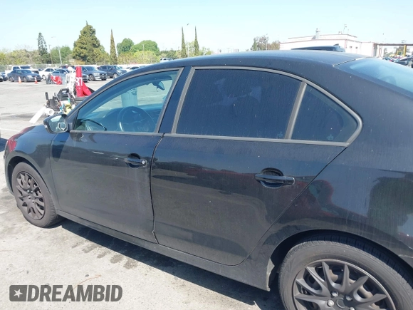 2011 Volkswagen Jetta Sedan SE w/Convenience & Sunroof PZEV with VIN 3VWDZ7AJ2BM133265, listed as a IAAI auction lot 41974851 with 115,144 mi miles. Bid and sale history available at carsss.com. Image 6.