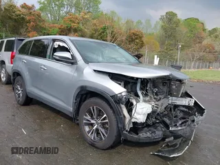 2019 Toyota Highlander LE z VIN 5TDBZRFH6KS744282, wystawiony jako IAAI lot #41956533 z przebiegiem 96 356 mil mil oraz . Historia ofert i sprzedaży dostępna na DreamBid. Obrazek 1.