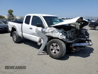 2005 Toyota Tacoma PreRunner z VIN 5TETU62N35Z035331, wystawiony jako Copart lot #55349105 z przebiegiem 615 793 mil mil oraz Szkoda całkowita • Salvage title. Historia ofert i sprzedaży dostępna na DreamBid. Obrazek 4.