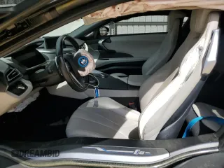 2015 BMW i8 z VIN WBY2Z2C52FV391003, wystawiony jako Copart lot #49772875 z przebiegiem Nie podano mil oraz Szkoda całkowita • Salvage title. Historia ofert i sprzedaży dostępna na DreamBid. Obrazek 7.