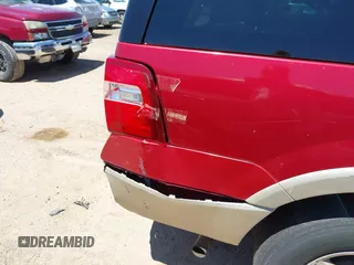 2007 Ford Expedition Eddie Bauer с VIN 1FMFU18577LA46949, выставлен на аукционе IAAI как лот 42408110 с пробегом 233 516 миль миль и . История ставок и продаж доступна на DreamBid. Изображение 12.