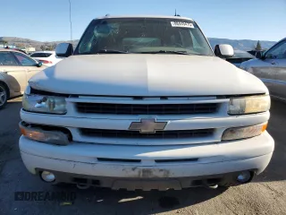 2002 Chevrolet Suburban Z71 with VIN 3GNFK16T52G274926, listed as a Copart auction lot 88449475 with 260,929 mi miles and Salvage Title. Bid and sale history available at carsss.com. Image 5.