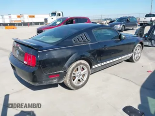 2006 Ford Mustang Standard with VIN 1ZVFT80N065139002, listed as a IAAI auction lot 38550026 with 227,614 mi miles. Bid and sale history available at carsss.com. Image 4.