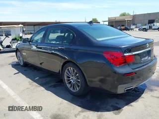 2015 BMW 7 Series 740Li z VIN WBAYE4C50FD138977, wystawiony jako IAAI lot #42277341 z przebiegiem 109 877 mil mil oraz . Historia ofert i sprzedaży dostępna na DreamBid. Obrazek 3.