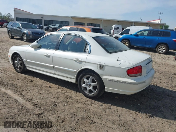 2005 Hyundai Sonata GLS with VIN KMHWF35H95A200283, listed as a IAAI auction lot 41911910 with 160,607 mi miles. Bid and sale history available at carsss.com. Image 3.