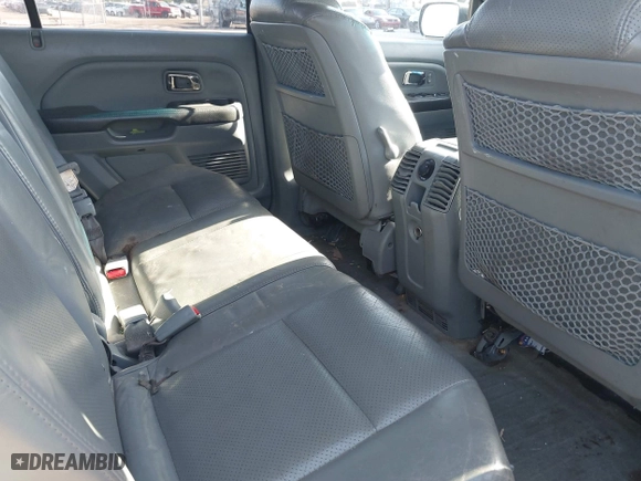 2003 Honda Pilot EX with VIN 2HKYF18533H612563, listed as a IAAI auction lot 41986321 with 259,252 mi miles. Bid and sale history available at carsss.com. Image 8.