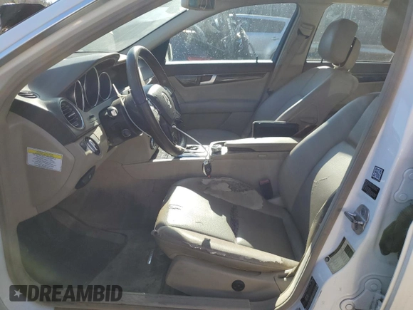 2013 Mercedes-Benz C 300 Sport с VIN WDDGF8AB0DR289190, выставлен на аукционе Copart как лот 43130315 с пробегом 167 032 миль миль и Списание • Salvage title. История ставок и продаж доступна на DreamBid. Изображение 7.
