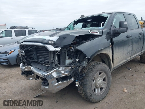 2023 Ram 2500 Tradesman z VIN 3C6UR5CL0PG614831, wystawiony jako IAAI lot #41367939 z przebiegiem 70 439 mil mil oraz . Historia ofert i sprzedaży dostępna na DreamBid. Obrazek 13.