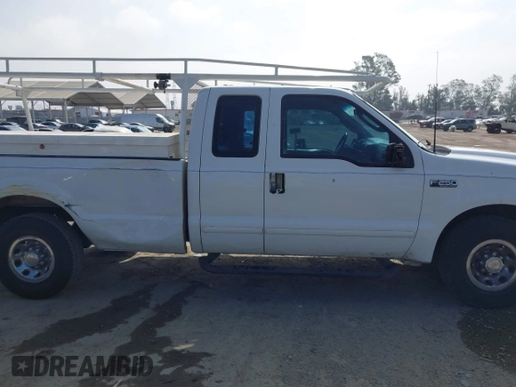 2003 Ford F-250 XL z VIN 3FTNX20LX3MB20798, wystawiony jako IAAI lot #42304074 z przebiegiem 274 238 mil mil oraz . Historia ofert i sprzedaży dostępna na DreamBid. Obrazek 13.