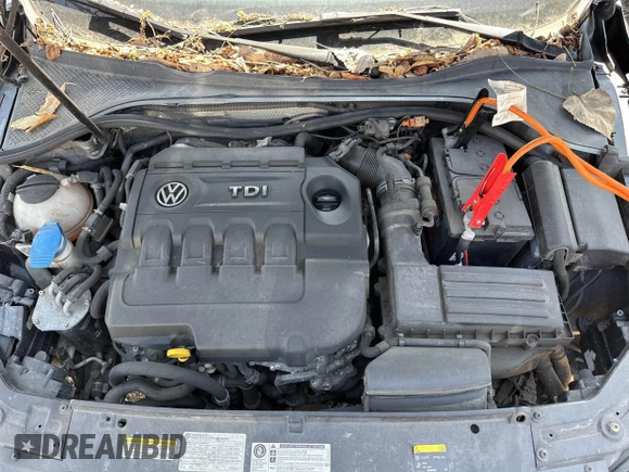 2015 Volkswagen Passat SE z VIN 1VWBV7A38FC025826, wystawiony jako IAAI lot #42108113 z przebiegiem 139 459 mil mil oraz . Historia ofert i sprzedaży dostępna na DreamBid. Obrazek 10.