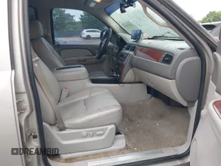 2007 Chevrolet Suburban LTZ with VIN 1GNFK16377R405989, listed as a IAAI auction lot 41911997 with 177,903 mi miles. Bid and sale history available at carsss.com. Image 5.