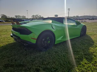 2017 Lamborghini Huracan z VIN ZHWUR2ZF7HLA08210, wystawiony jako Copart lot #51895654 z przebiegiem Nie podano mil oraz Nie do naprawy. Historia ofert i sprzedaży dostępna na DreamBid. Obrazek 3.