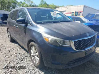 2015 Kia Sedona LX with VIN KNDMB5C14F6036762, listed as a IAAI auction lot 42002812 with 140,518 mi miles. Bid and sale history available at carsss.com. Image 1.