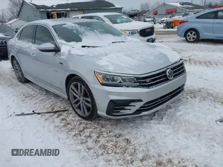 2019 Volkswagen Passat SE R-Line z VIN 1VWMA7A39KC005194, wystawiony jako IAAI lot #41610893 z przebiegiem 93 655 mil mil oraz . Historia ofert i sprzedaży dostępna na DreamBid. Obrazek 1.
