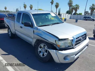 2006 Toyota Tacoma PreRunner z VIN 5TETU62N56Z253949, wystawiony jako IAAI lot #42302925 z przebiegiem 253 279 mil mil oraz . Historia ofert i sprzedaży dostępna na DreamBid. Obrazek 1.