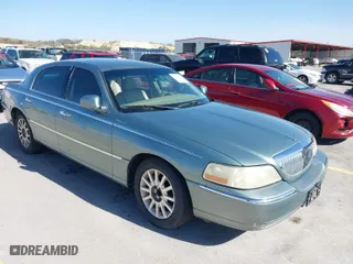 2006 Lincoln Town Car Signature with VIN 1LNHM81W66Y613559, listed as a IAAI auction lot 41778938 with 322,261 mi miles. Bid and sale history available at carsss.com. Image 1.