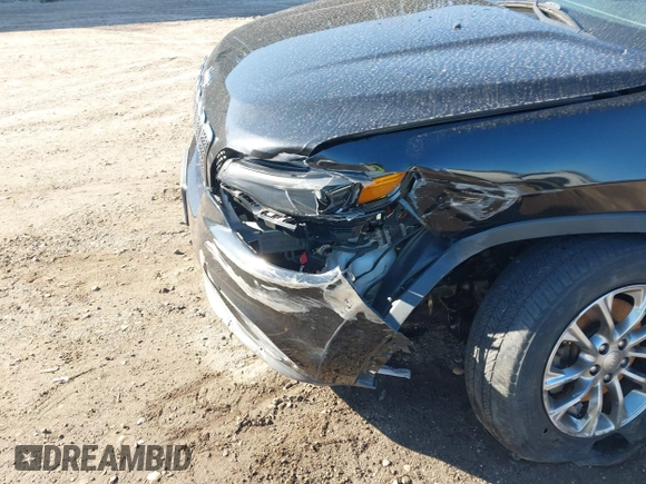 2019 Jeep Cherokee Latitude Plus with VIN 1C4PJMLB2KD261304, listed as a IAAI auction lot 41877500 with 76,442 mi miles and . Bid and sale history available at DreamBid. Image 6.