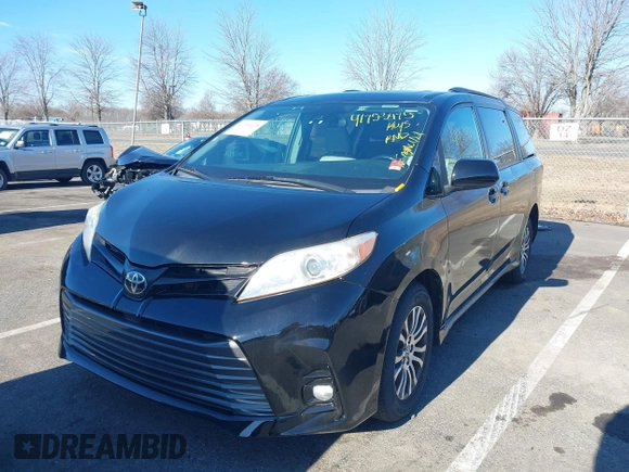 2018 Toyota Sienna XLE Auto Access Seat with VIN 5TDYZ3DC0JS913659, listed as a IAAI auction lot 41753475 with 172,858 mi miles. Bid and sale history available at carsss.com. Image 2.