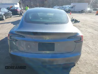 2025 Tesla Model 3 Long Range z VIN 5YJ3E1EA1SF877574, wystawiony jako IAAI lot #41891632 z przebiegiem 2 914 mil mil oraz . Historia ofert i sprzedaży dostępna na DreamBid. Obrazek 15.