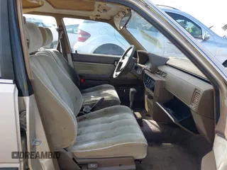 1985 Toyota Camry z VIN JT2SV16E9F0351378, wystawiony jako IAAI lot #41605627 z przebiegiem 192 476 mil mil oraz . Historia ofert i sprzedaży dostępna na DreamBid. Obrazek 5.