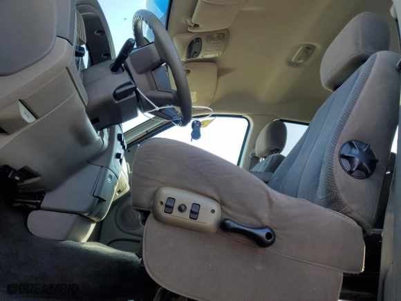 2004 Dodge Ram 1500 SLT with VIN 1D7HU18D24S653093, listed as a Copart auction lot 45113365 with 224,754 mi miles and Salvage Title. Bid and sale history available at carsss.com. Image 7.