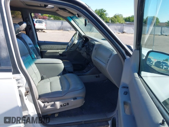 1995 Ford Explorer Eddie Bauer z VIN 1FMDU34XXSZA95353, wystawiony jako IAAI lot #42311338 z przebiegiem 199 013 mil mil oraz . Historia ofert i sprzedaży dostępna na DreamBid. Obrazek 5.