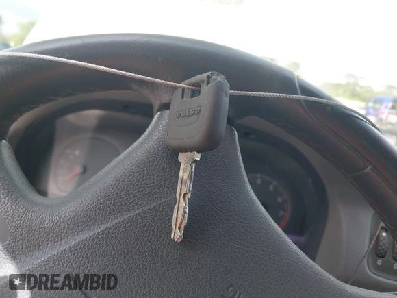 2004 Volvo C70 с VIN YV1NC62D14J049086, выставлен на аукционе IAAI как лот 41950132 с пробегом 118 250 миль миль и . История ставок и продаж доступна на DreamBid. Изображение 11.