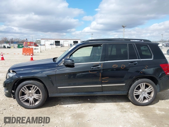 2015 Mercedes-Benz GLK with VIN WDCGG8JB0FG402300, listed as a IAAI auction lot 41969142 with 135,806 mi miles. Bid and sale history available at carsss.com. Image 15.