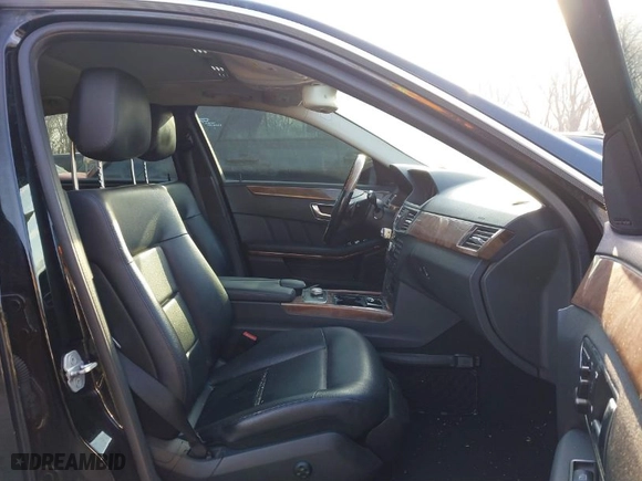 2012 Mercedes-Benz E-Class E 350 Luxury with VIN WDDHF8JB9CA597606, listed as a IAAI auction lot 41786717 with 261,777 mi miles. Bid and sale history available at carsss.com. Image 5.