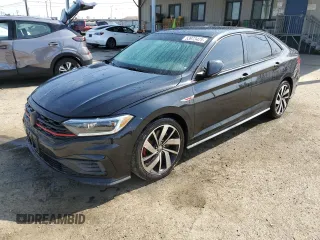2019 Volkswagen Jetta GLI S z VIN 3VW6T7BU7KM222882, wystawiony jako Copart lot #53973425 z przebiegiem 59 698 mil mil oraz Szkoda całkowita • Salvage title. Historia ofert i sprzedaży dostępna na DreamBid. Obrazek 1.